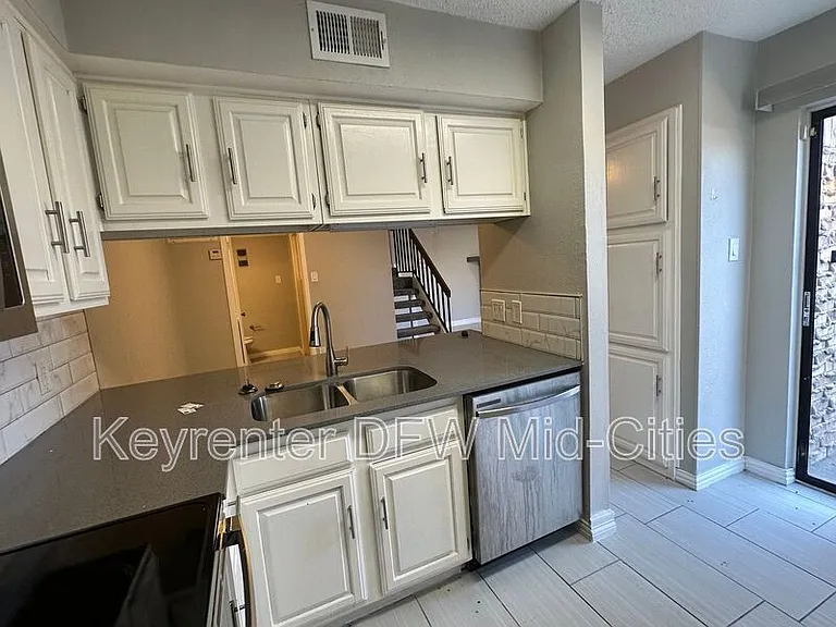 2623 Piedras Dr — Photo 10