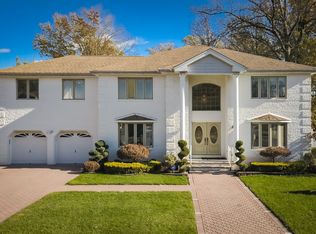 6 East Dr, Edison, NJ 08820