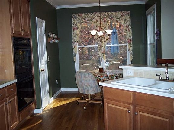 Hardwood Floors and Bayed Breakfast Nook