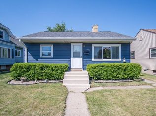 9412 W Metcalf Pl, Milwaukee, WI 53222