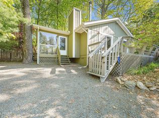 238 Mountain Lake Dr, Dingmans Ferry, PA 18328