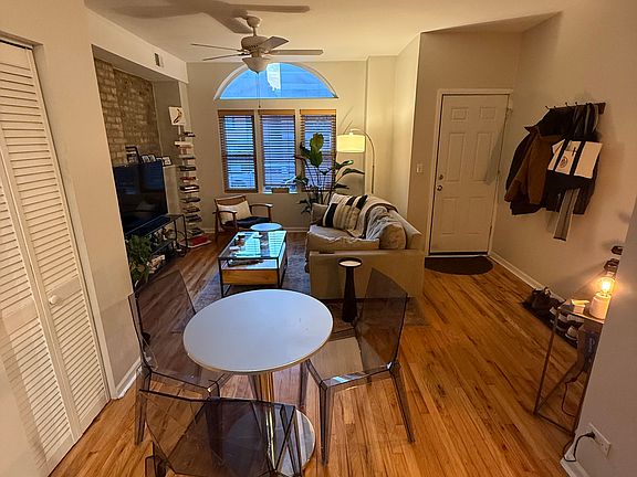 3rd image of 1031 N Paulina St APT 1F