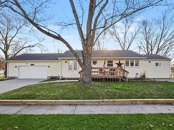 112 Poplar St, Gobles, MI 49055