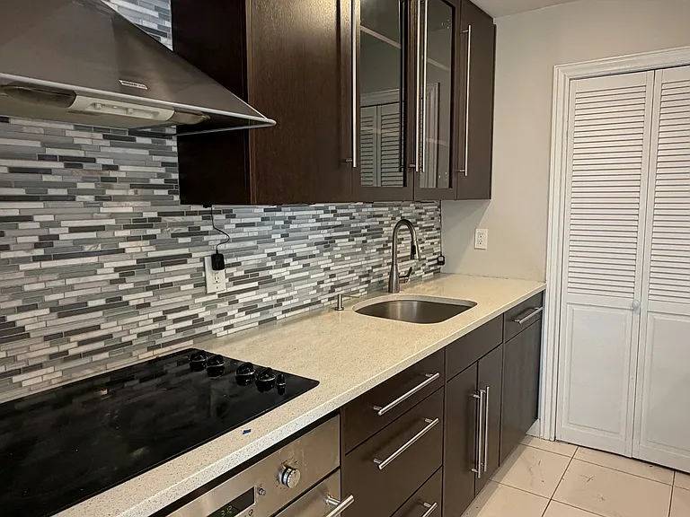 1 Ipswich Ave #315 — Photo 7