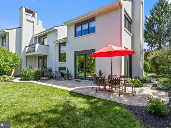 4 Brettagne #4, Devon, PA 19333