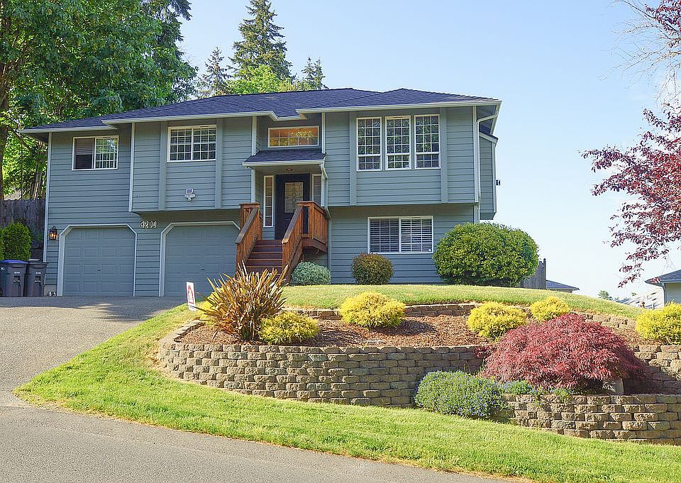 1st image of 3200 NE 72nd St
