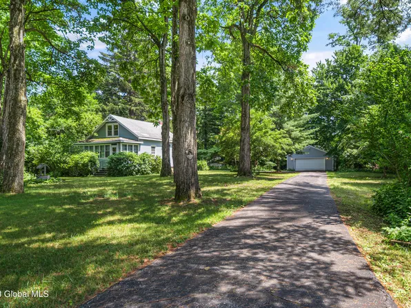 20 Leonard Drive, Delmar, NY 12054