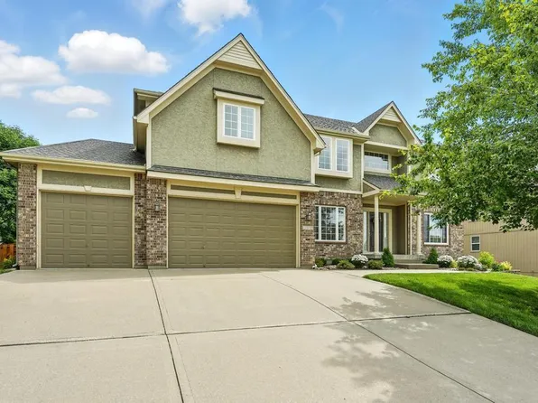 2312 NE Sweet Water Dr, Lees Summit, MO 64086