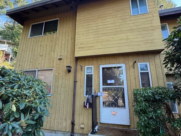 305 Decaire St #4, Coquitlam, BC V3K 4Z6