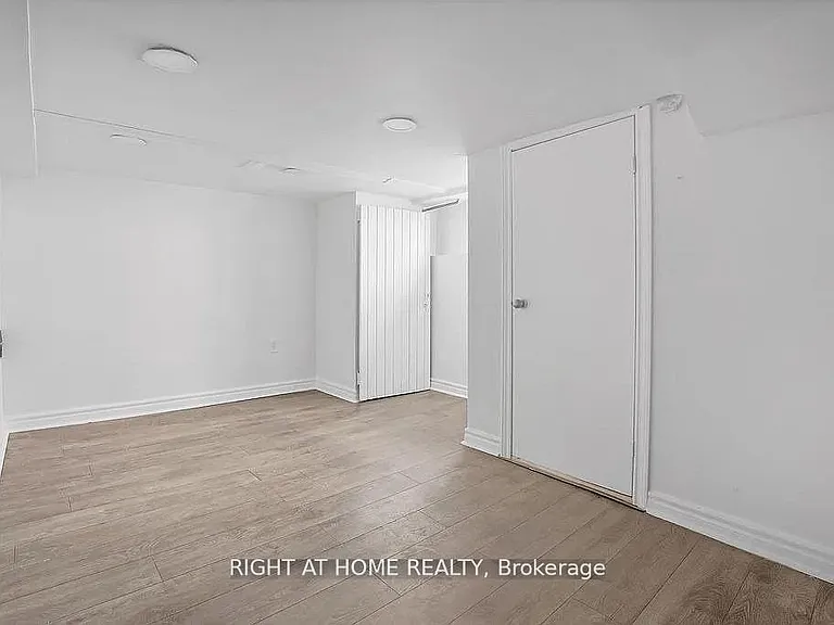 210 Mary St N #BASEMENT — Photo 7