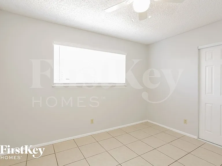 2552 Masters Cir — Photo 10