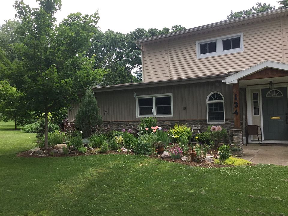 2nd image of 134 Reed Rd