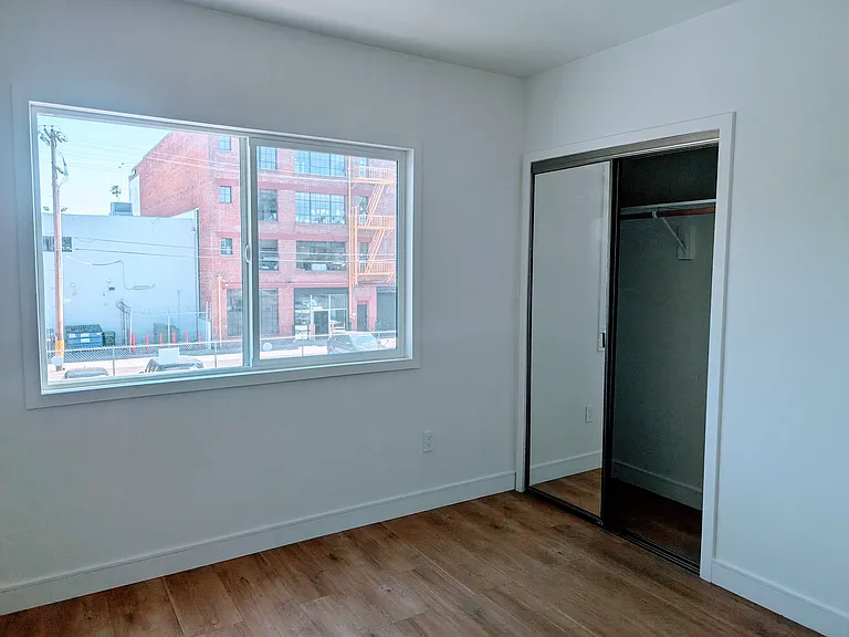 1127 1/2 Lodi Pl — Photo 19