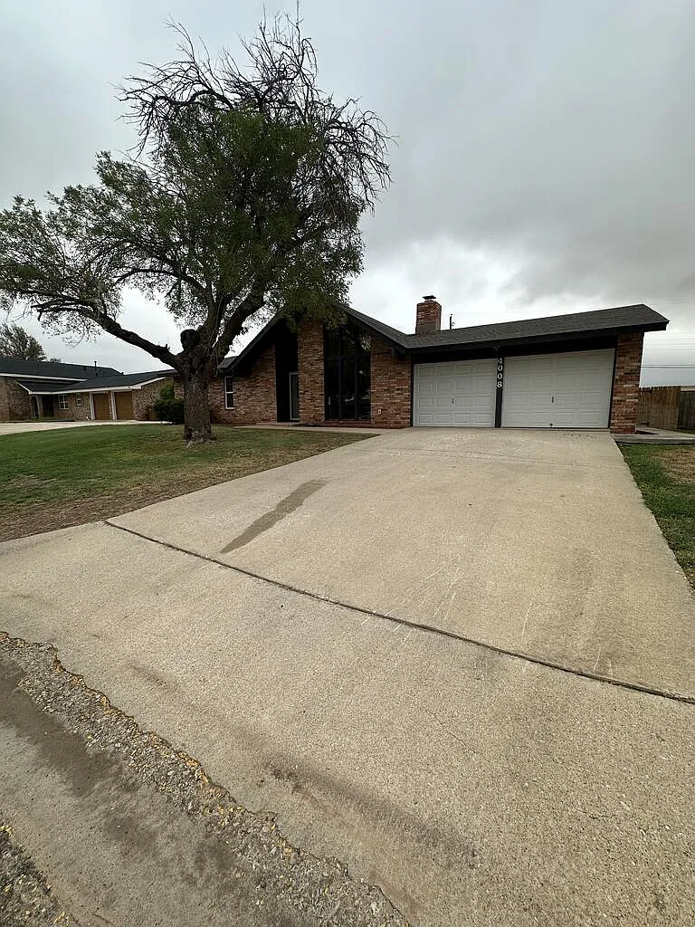 3 bed, 2.0 bath, 1390 sqft, $2,200 — Photo 3