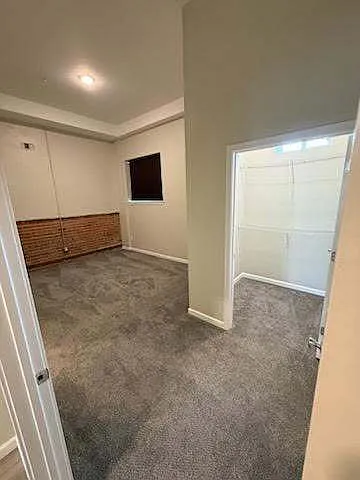 910 Broad St — Photo 17