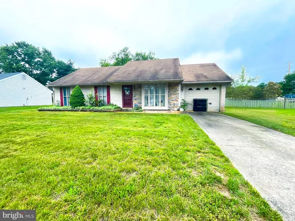 604 Cobblestone Rd, Williamstown, NJ 08094