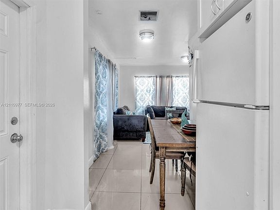 5th image of 2126 Cleveland St #2126