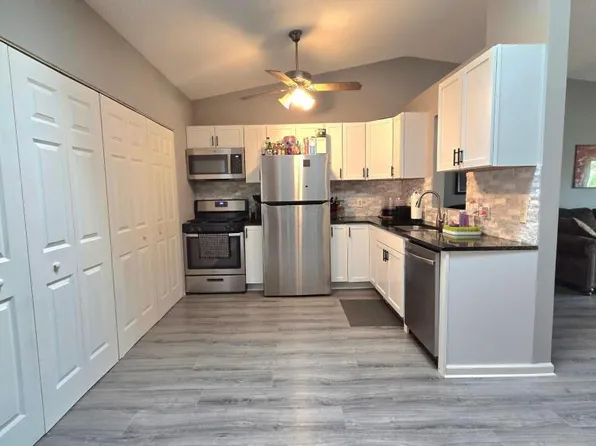 2063 N Park Dr APT 6, Saint Paul, MN 55119