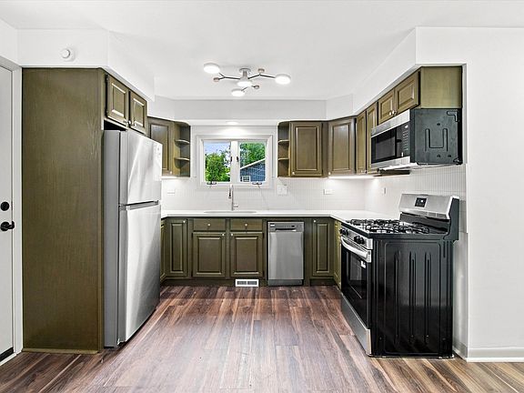 4th image of 26979 N Ada St
