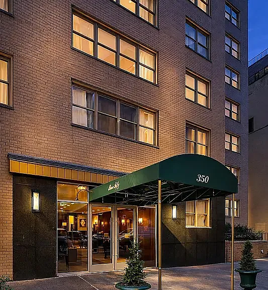 350 E 52nd St — Photo 15