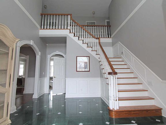 3rd image of 15616 Landings Ave