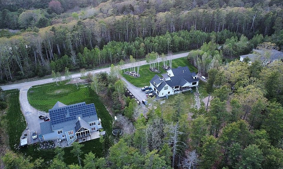 2nd image of 73 Breezy Point Rd