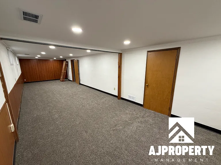 1400 S Riverdale Rd — Photo 18