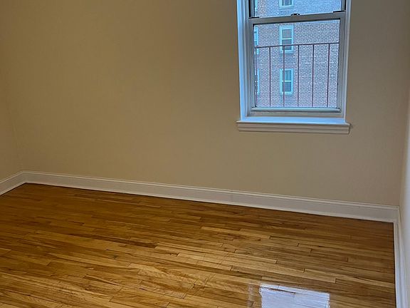 3rd image of 14316 Barclay Ave APT 6D
