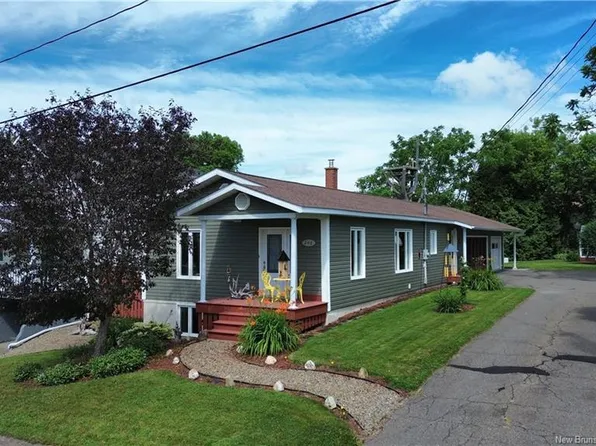 246 Basin St, Grand Falls, NB E3Z 2J3