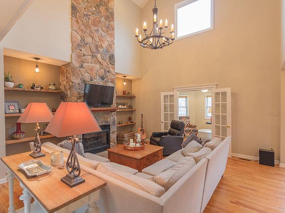 5th image of 11 High Meadow Dr