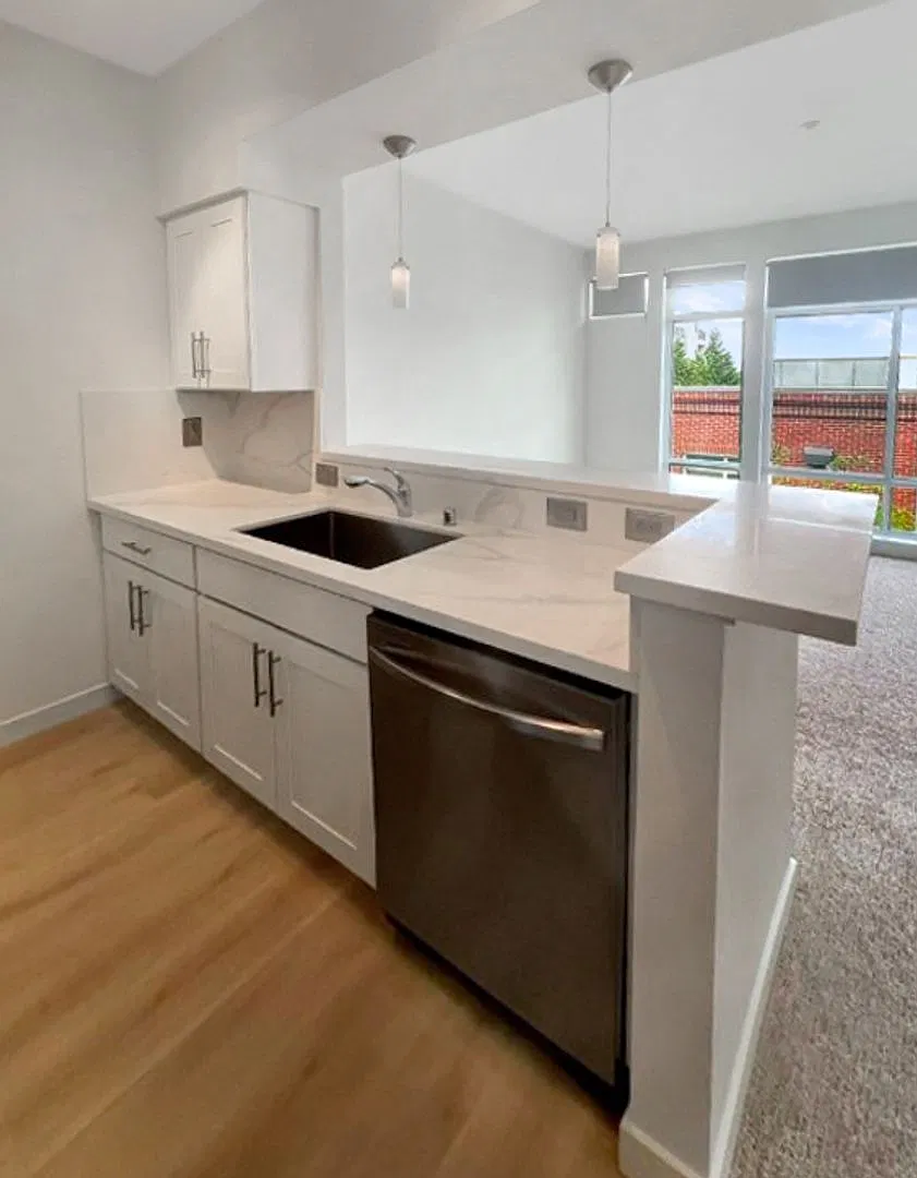 0Bd/1Ba Kirkland Condo — Photo 4