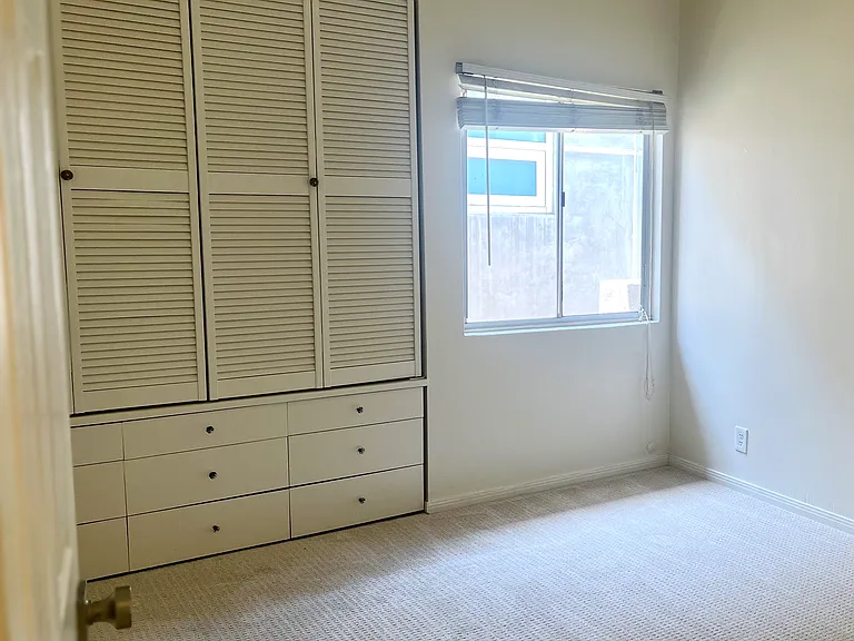708 Huntley Dr #4 — Photo 6