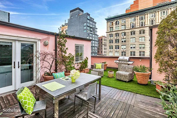 Sold by Sotheby's International Realty | media 16