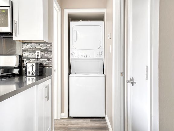 3rd image of 710 Laurel Ave #1B-1Ba-700Sqft