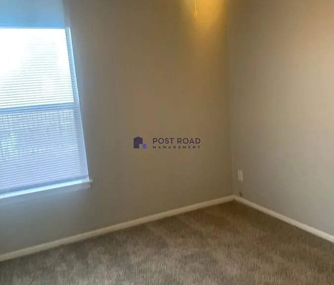 515 W 27th St S #102 — Photo 13
