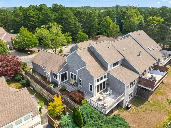 12 Kates Gln, Plymouth, MA 02360