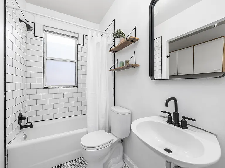 115 N G St — Photo 13
