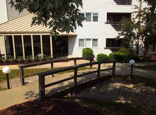 2705 W Willowlake Dr APT 50, Peoria, IL 61614