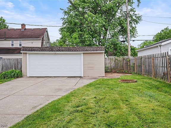 3rd image of 4423 Russell Ave