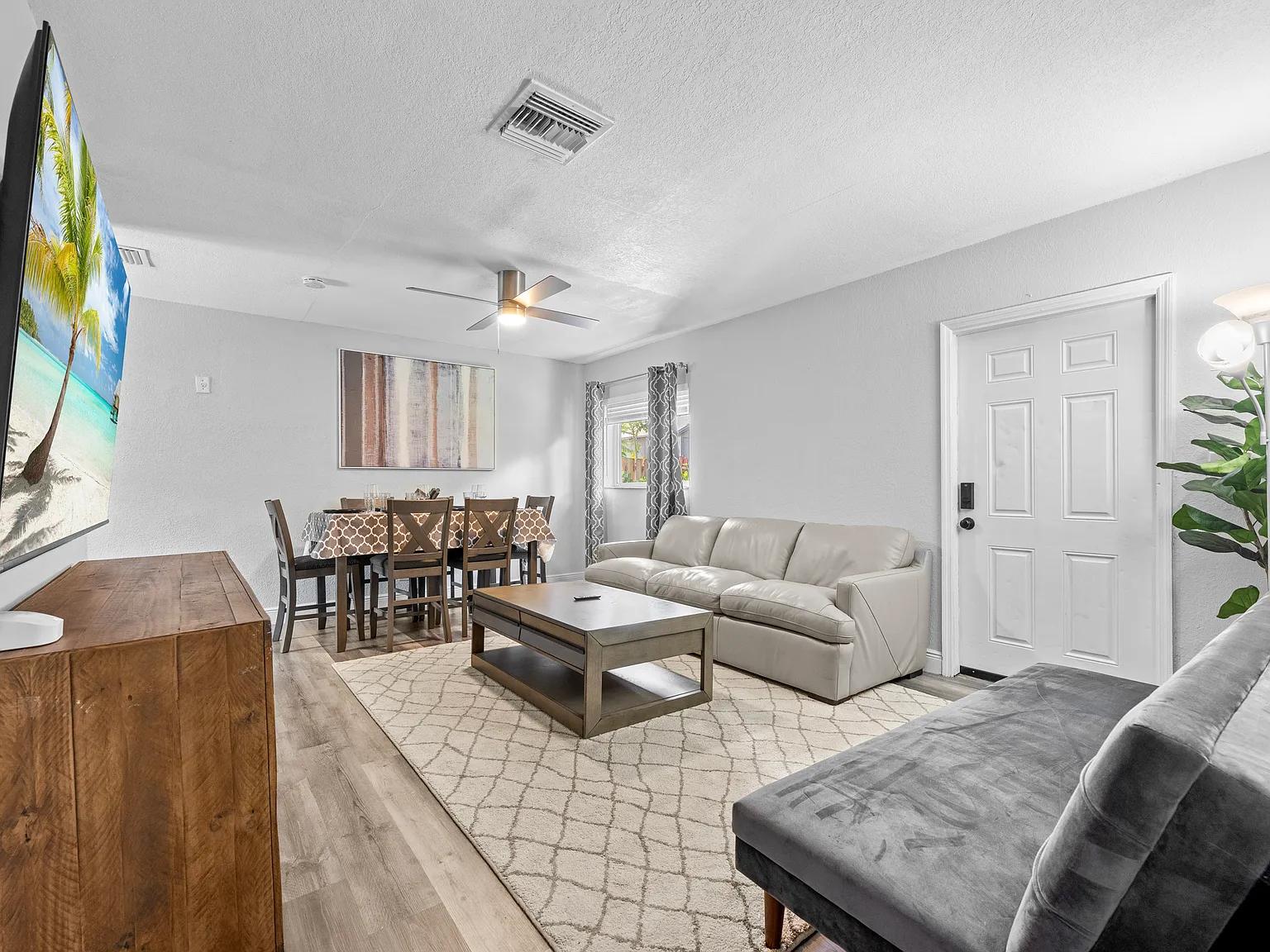 1208 NE 5th Ave — Photo 4