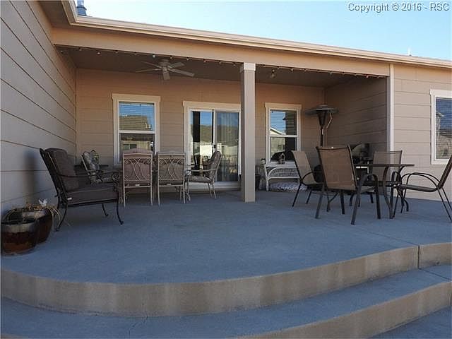 Covered Patio w/ Ceiling Fan