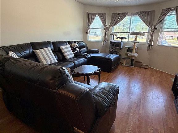 3rd image of 2070 E Lynches River Rd
