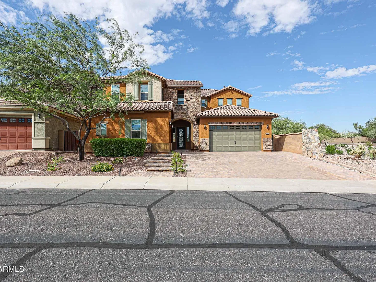 5 bed, 3.5 bath, 3941 sqft, $3,695 — Photo 2