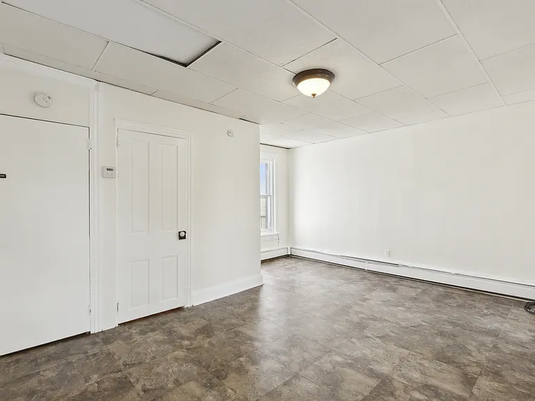 113 King St — Photo 3