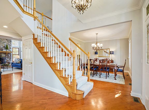 4th image of 2200 Crabtree Ln