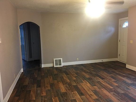 3rd image of 614 W Bain St