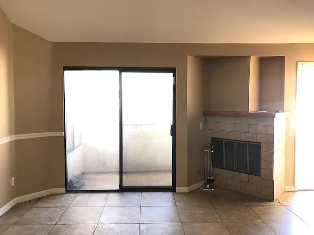 3 bed, 1199 sqft, $3,295 — Photo 4