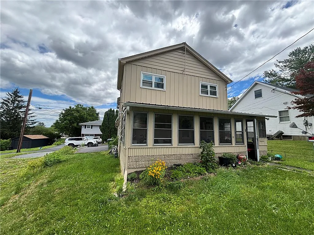 3 bed, 2.0 bath, 1296 sqft, $2,100 — Photo 3