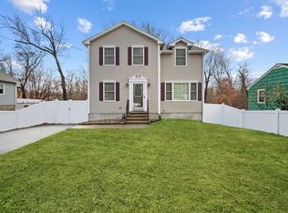 63 Agnes St, Springfield, MA 01118