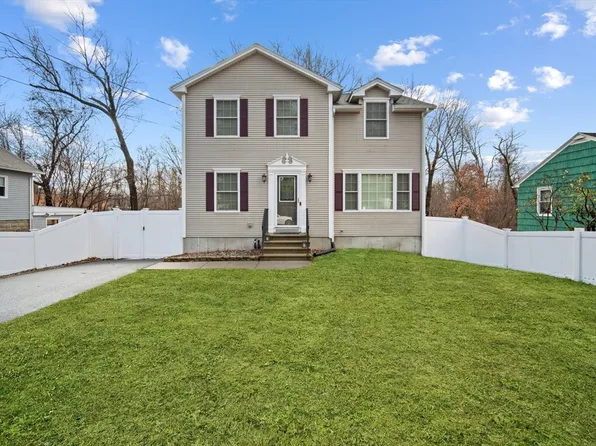 63 Agnes St, Springfield, MA 01118
